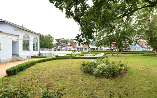 Spacious Bungalow near Sea in Grundshagen