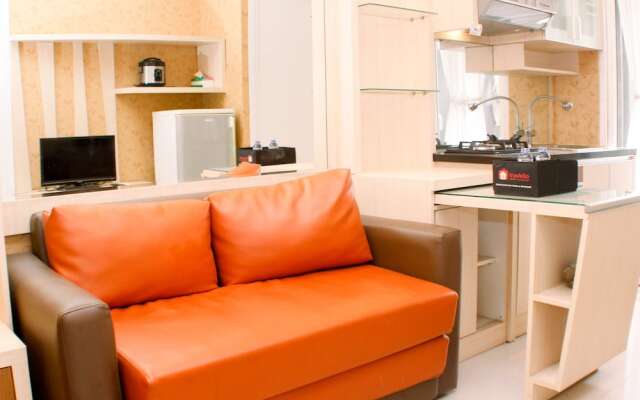 Nice And Strategic 2Br At Green Pramuka City Apartment