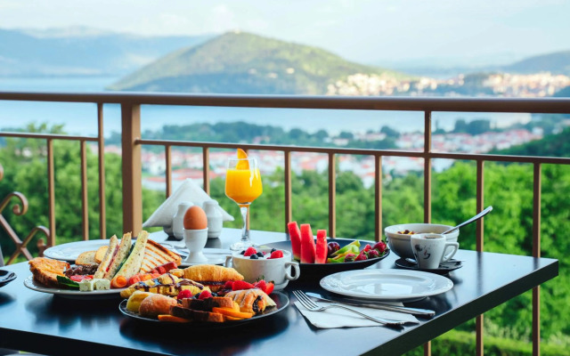 Enastron View Hotel