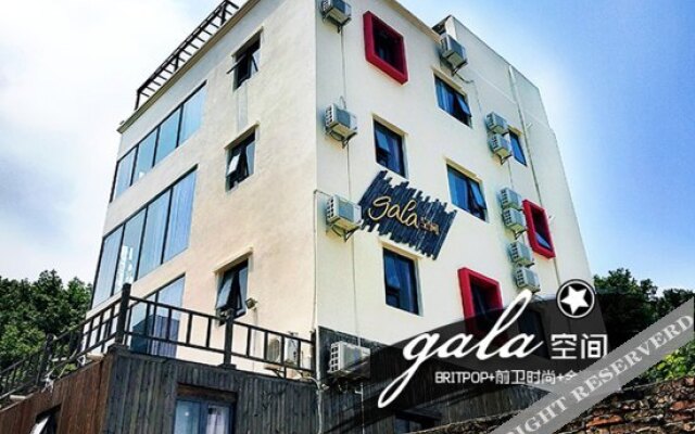 Gala Space Seaside Inn