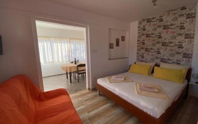 Apartments / Studio Dijana