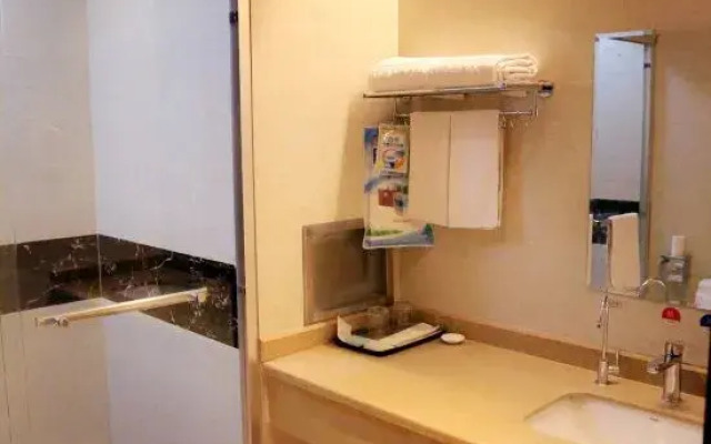 Qujing Time Lives Hotel