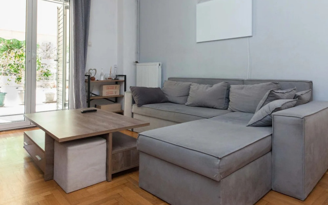 Modern 2 Bd Kipseli Hideaway Patio Apt