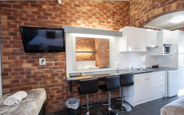 Allan Cunningham Motel