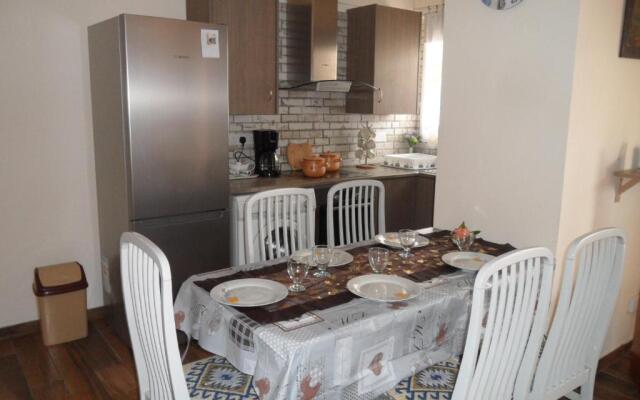 SUNSHINE APTS, TWO BEDROOM , FREE INTERNET, No 3