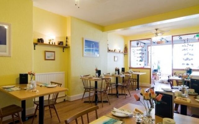 The Three Tees - Guest house