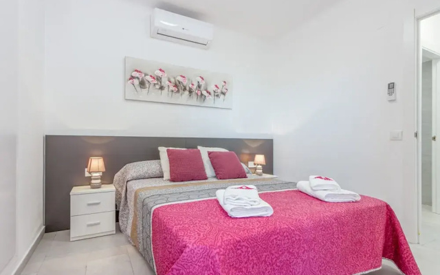 Beachfront Apartment in Empuriabrava With Pools