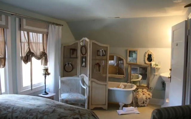 Hope and Glory Inn and Vineyard