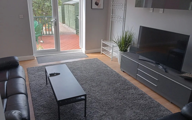 Beautiful and Secluded ,detached Garden Apartment