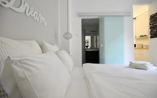 Standard Apartment by Hi5 - Fejer Gyorgy St