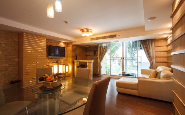 2B - 2 Bedrooms and 2 Bathrooms Located Downtown Apartment With Shared Pool