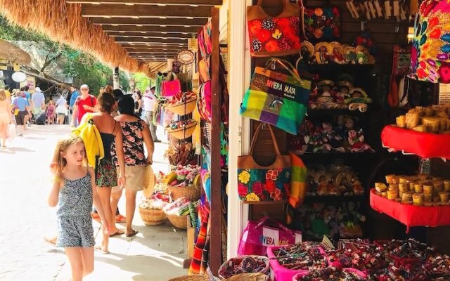 Apartment 101-3 Amalfi by Xlieva Near 5th Avenue