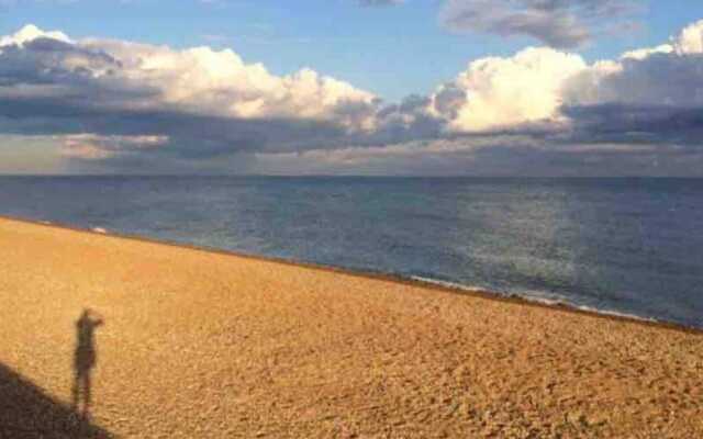 Inviting 7-bed House With sea Views in Hythe