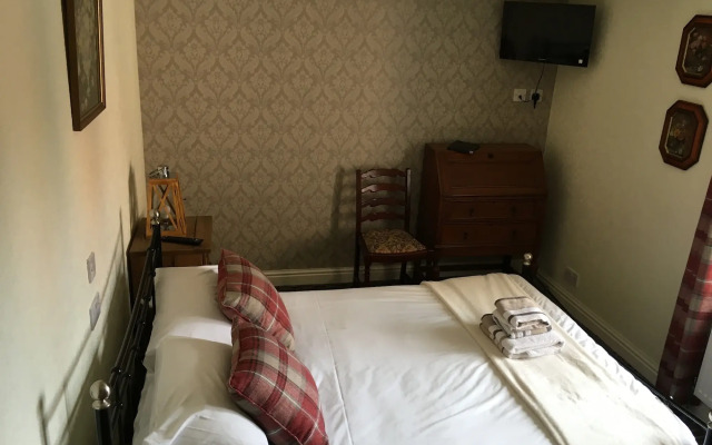 The Hollies Inn