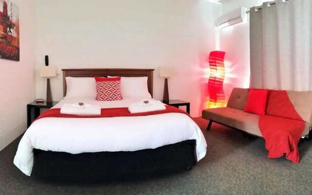 Aaron Motel