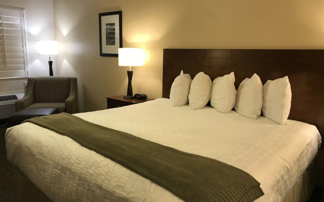 Dinosaur Inn & Suites