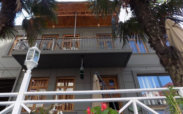 Palm Hotel