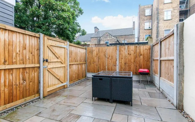 Popular - Modern Walpole Bay Apartment