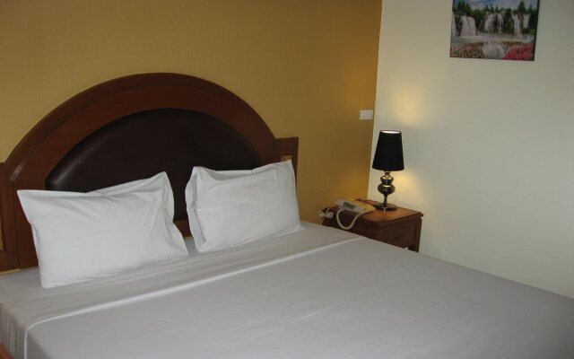 P.S Hotel  (SHA Extra Plus)