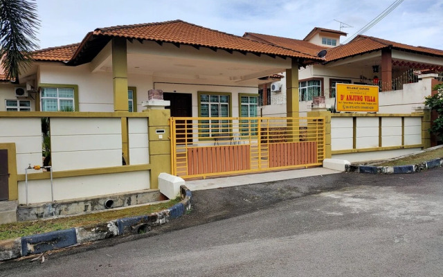 OYO 90228 D'Anjung Villa