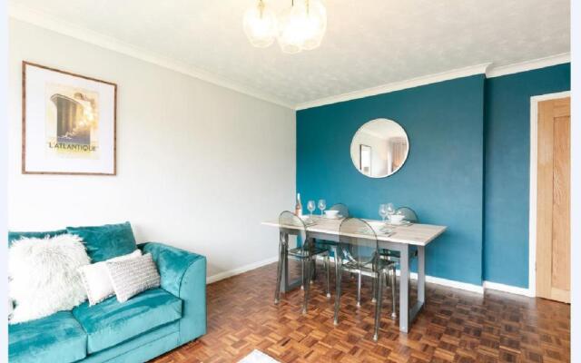 Gayton Court 2-Bedroom Flat in the Centre of Reigate
