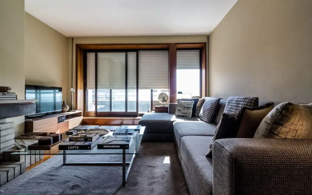 DAHome - Collector's Luxurious Apartment