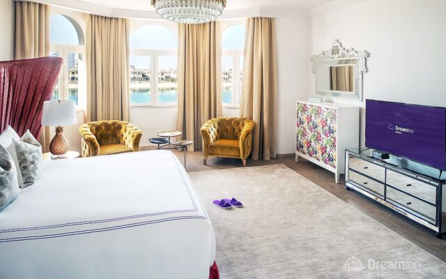 The Palm Jumeirah Villas - Frond E by LUX Holiday Home