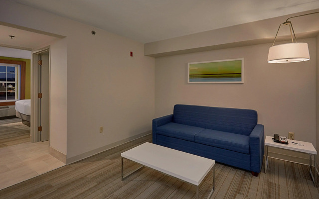 Holiday Inn Express and Suites Pigeon Forge Sevierville by IHG