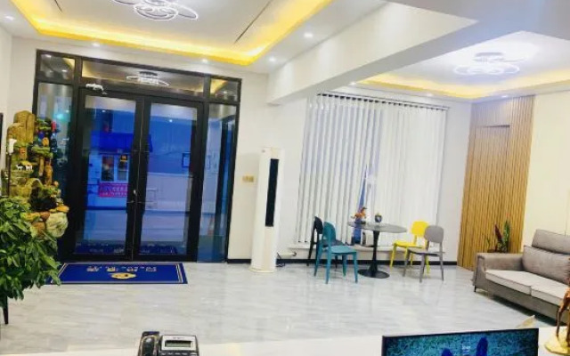 Yunduo Business Hotel on the bank of Aihui River