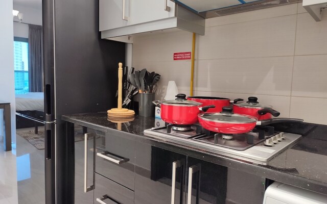 SuperHost - Elite Studio With Balcony Overlooking the Canal