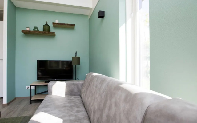 Attractive Bungalow with Covered Terrace near Veluwe