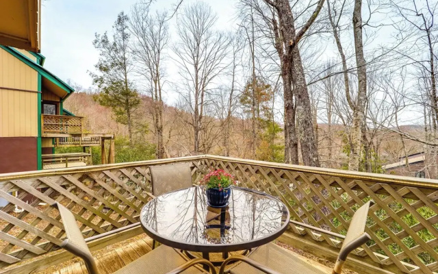 Hike, Sip & Stay Awhile! Sugar Mountain Getaway