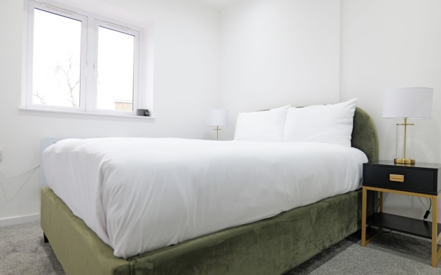 The Wembley Chic Retreat 3 Bed Flat