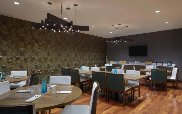 Calgary Airport Marriott In-Terminal Hotel