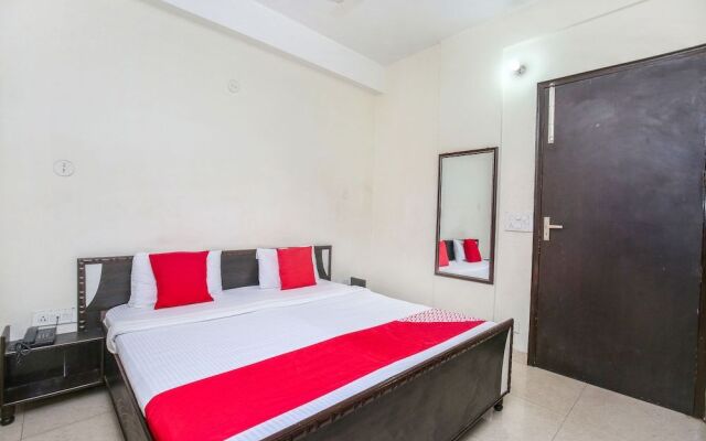 OYO 24978 Maryada Hotel