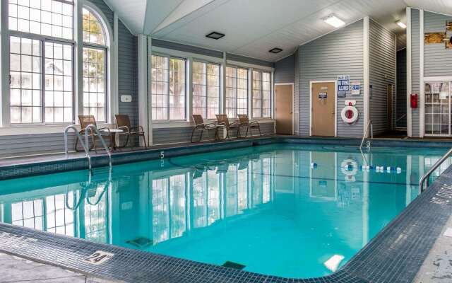 Clarion Hotel Mackinaw City Beachfront