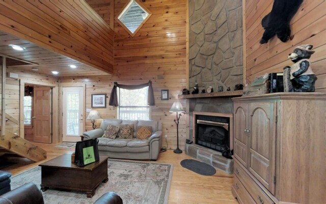 Bearly Visible - 2 Br Cabin