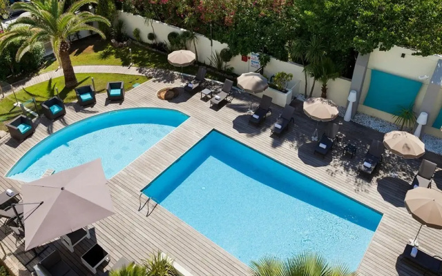 Bright Pool View Room in Cannes