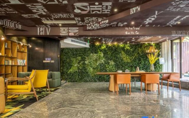 Crossing E-sports Hotel