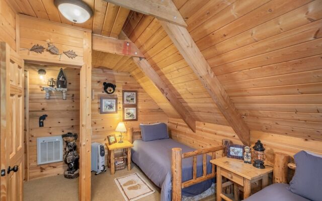 Thyme Out 2 Bedroom Home by NW Comfy Cabins by RedAwning