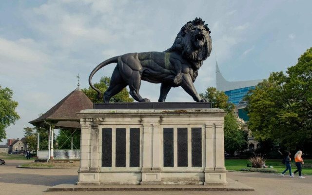 PREMIER SUITES Reading