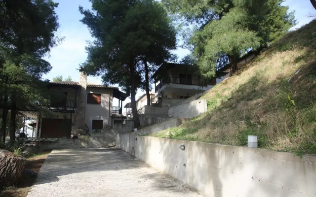 Romaric Mt. Garden House, Siviri