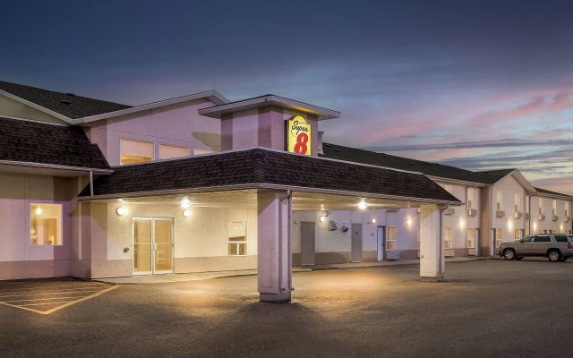 Super 8 by Wyndham Meadow Lake