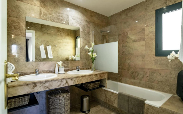 LA-Spacious penthouse, sea view, close to beach