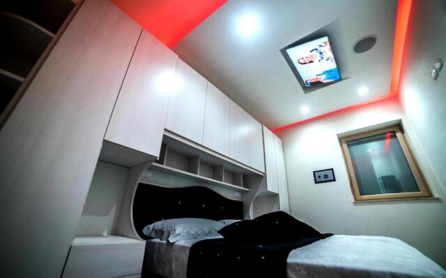 Pandora Luxury Suite