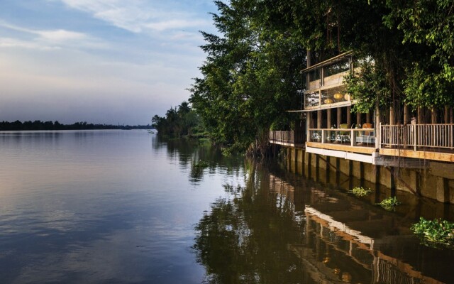 An Lam Retreats Saigon River