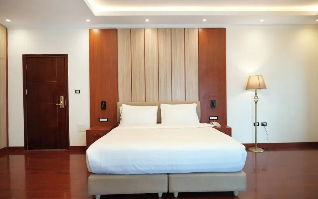 Crescent International Hotel