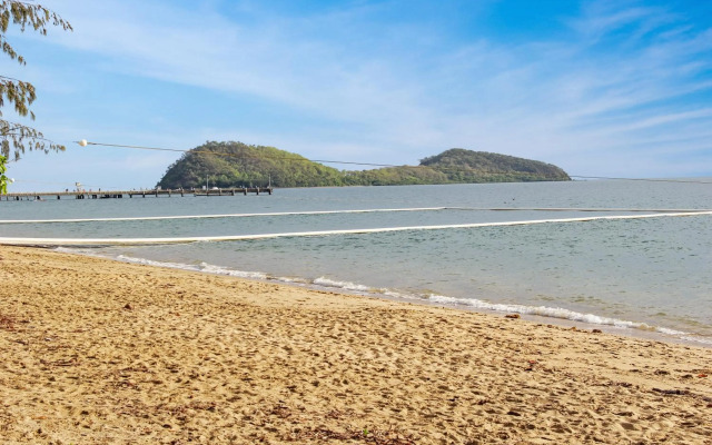 Palm Cove Beach Retreat - 1st Floor