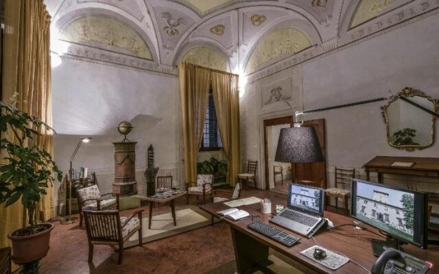 Residenza dEpoca Torre Dei Lari
