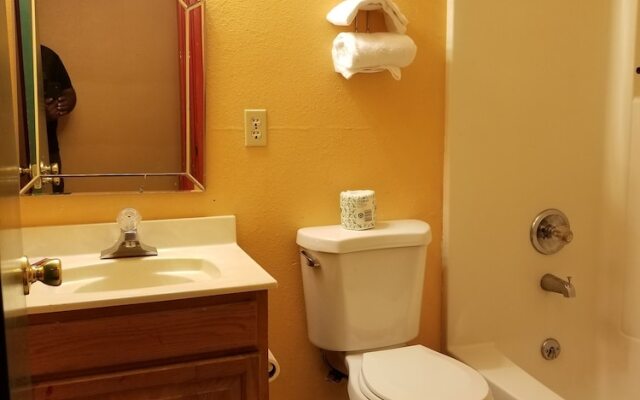 Sea-Tac Crest Motor Inn